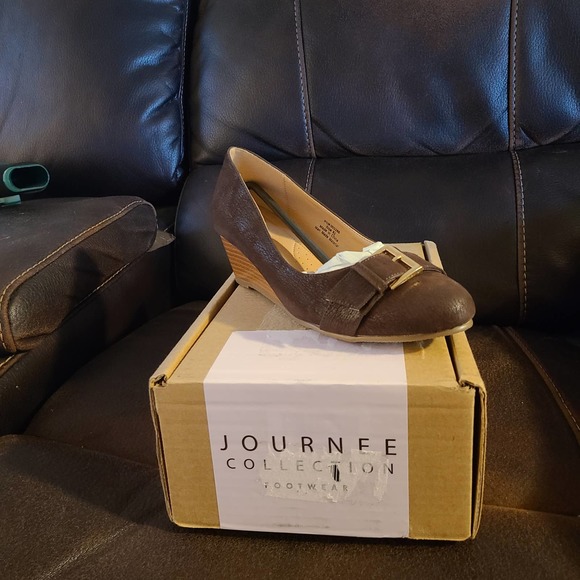 Brinley Co.Gael Faux Suede Buckle Detail Comfort-Sole Wedges Brown, 8.5  US - Picture 1 of 4